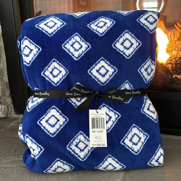 Vera Bradley Oversized Throw plush warm winter blanket - 94x66 (twin oversized) - Picture 1 of 7